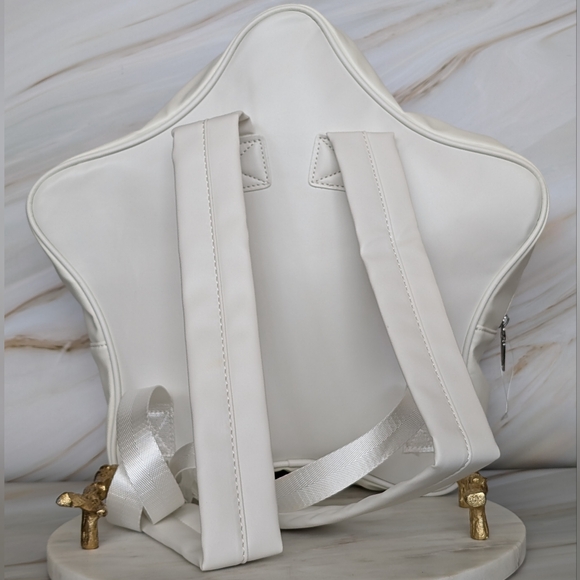 NWOT Hello Kitty Star Shaped Backpack - Picture 5 of 8